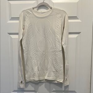 Lululemon Athletica white/ winter white Crewneck 6/8
